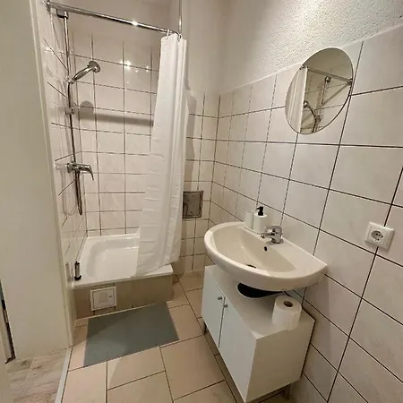 Apartment Fewo Kroepi 8 - Zentral, Schlicht & Einfach Fuer Preisbewusste Urlauber & Monteure I Molli-Blick